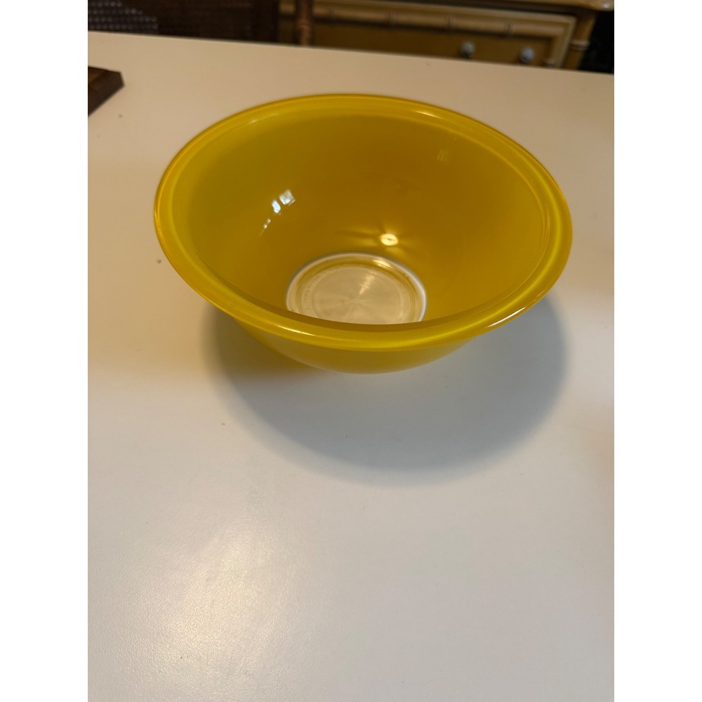 Vintage Pyrex 323 Yellow Mixing Bowl 1.5L Round Glass Nesting Bowl Made in USA - Picture 2 of 6